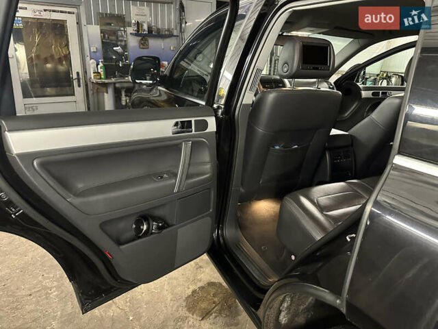 Черный Фольксваген Туарег, объемом двигателя 3 л и пробегом 351 тыс. км за 13500 $, фото 15 на Automoto.ua