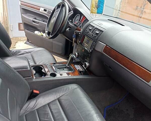 Чорний Фольксваген Туарег, об'ємом двигуна 3 л та пробігом 290 тис. км за 13000 $, фото 3 на Automoto.ua