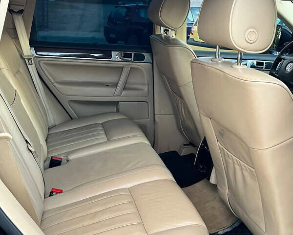 Черный Фольксваген Туарег, объемом двигателя 4.92 л и пробегом 340 тыс. км за 11000 $, фото 11 на Automoto.ua