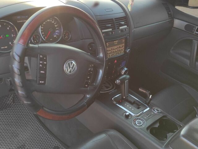 Черный Фольксваген Туарег, объемом двигателя 3 л и пробегом 290 тыс. км за 12300 $, фото 3 на Automoto.ua