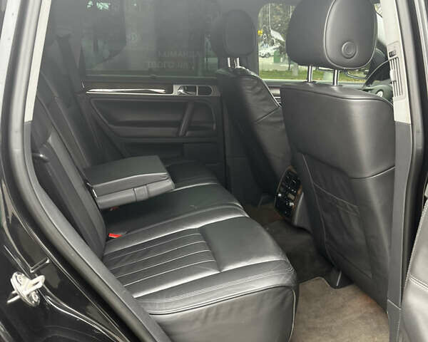 Черный Фольксваген Туарег, объемом двигателя 4.9 л и пробегом 252 тыс. км за 13800 $, фото 23 на Automoto.ua