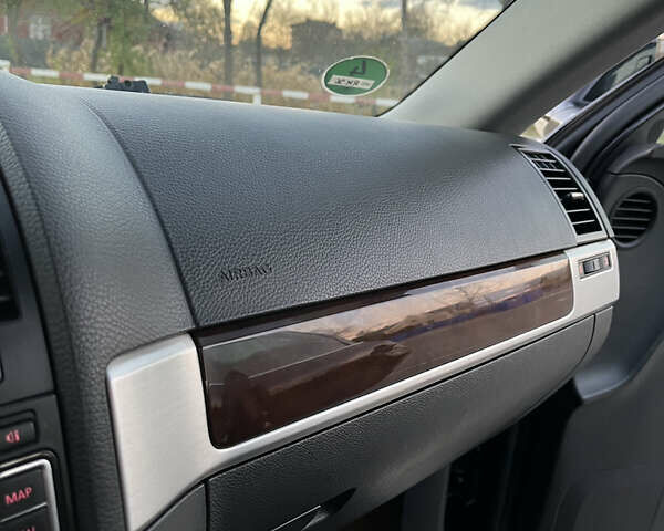 Черный Фольксваген Туарег, объемом двигателя 3 л и пробегом 230 тыс. км за 10200 $, фото 26 на Automoto.ua