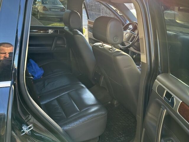 Чорний Фольксваген Туарег, об'ємом двигуна 3 л та пробігом 375 тис. км за 10500 $, фото 6 на Automoto.ua