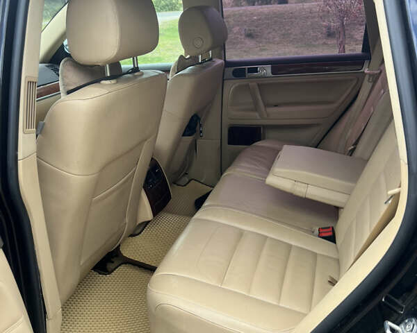 Черный Фольксваген Туарег, объемом двигателя 3 л и пробегом 244 тыс. км за 11700 $, фото 10 на Automoto.ua