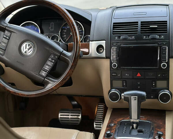 Черный Фольксваген Туарег, объемом двигателя 4.9 л и пробегом 340 тыс. км за 7900 $, фото 12 на Automoto.ua