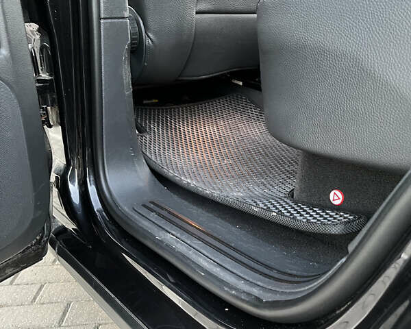 Черный Фольксваген Туарег, объемом двигателя 3 л и пробегом 230 тыс. км за 10200 $, фото 14 на Automoto.ua