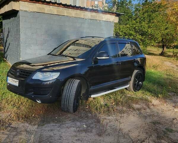 Черный Фольксваген Туарег, объемом двигателя 3 л и пробегом 275 тыс. км за 9500 $, фото 2 на Automoto.ua
