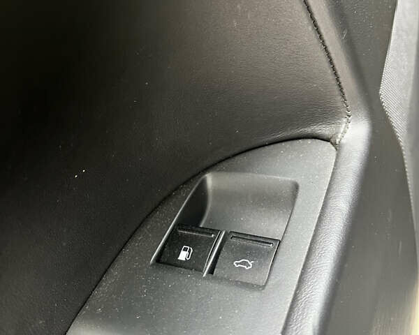 Черный Фольксваген Туарег, объемом двигателя 4.9 л и пробегом 252 тыс. км за 13800 $, фото 59 на Automoto.ua