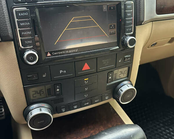 Черный Фольксваген Туарег, объемом двигателя 4.9 л и пробегом 340 тыс. км за 7900 $, фото 18 на Automoto.ua