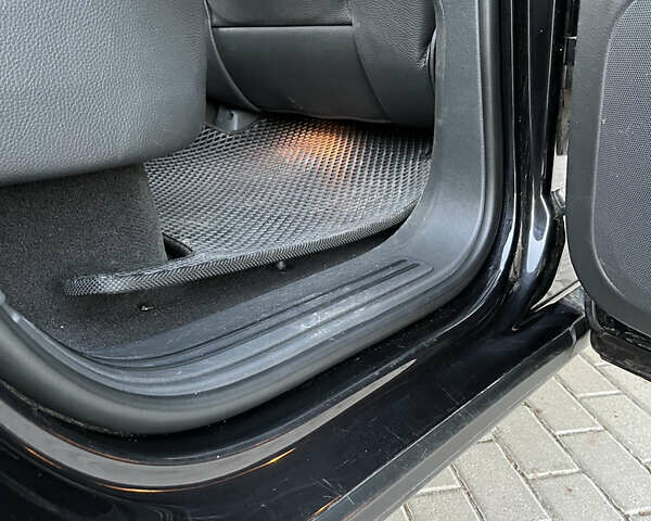 Черный Фольксваген Туарег, объемом двигателя 3 л и пробегом 230 тыс. км за 10200 $, фото 11 на Automoto.ua