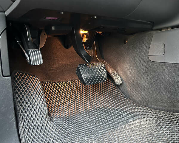 Черный Фольксваген Туарег, объемом двигателя 3 л и пробегом 230 тыс. км за 10200 $, фото 30 на Automoto.ua