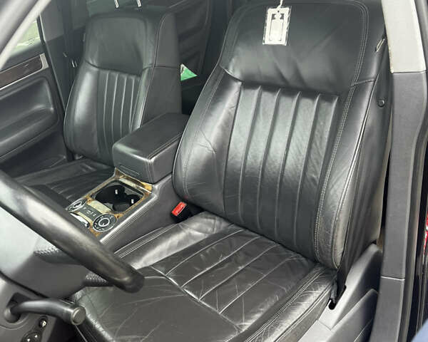 Черный Фольксваген Туарег, объемом двигателя 4.9 л и пробегом 252 тыс. км за 13800 $, фото 28 на Automoto.ua