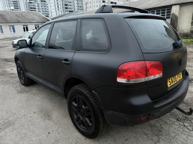 Черный Фольксваген Туарег, объемом двигателя 3 л и пробегом 277 тыс. км за 4300 $, фото 1 на Automoto.ua