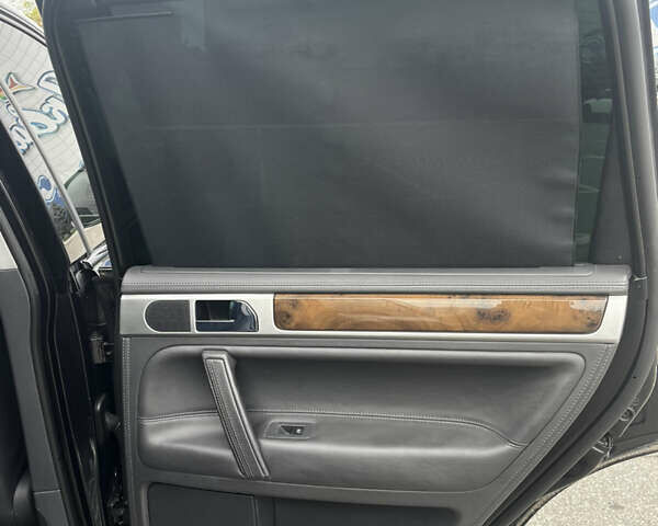 Черный Фольксваген Туарег, объемом двигателя 4.9 л и пробегом 252 тыс. км за 13800 $, фото 22 на Automoto.ua