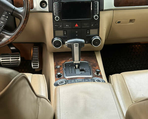 Черный Фольксваген Туарег, объемом двигателя 4.9 л и пробегом 340 тыс. км за 7900 $, фото 13 на Automoto.ua