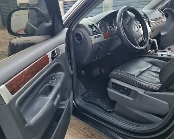 Черный Фольксваген Туарег, объемом двигателя 3 л и пробегом 258 тыс. км за 10500 $, фото 21 на Automoto.ua