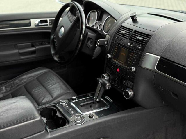 Чорний Фольксваген Туарег, об'ємом двигуна 3 л та пробігом 387 тис. км за 7300 $, фото 2 на Automoto.ua