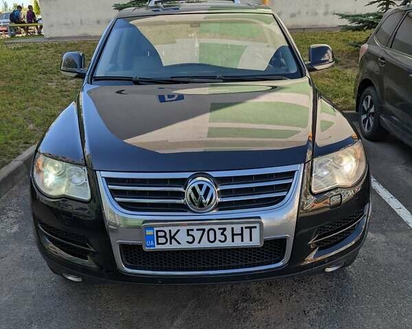 Чорний Фольксваген Туарег, об'ємом двигуна 2.97 л та пробігом 319 тис. км за 10600 $, фото 2 на Automoto.ua