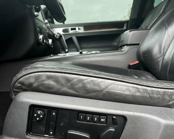 Черный Фольксваген Туарег, объемом двигателя 4.9 л и пробегом 252 тыс. км за 13800 $, фото 29 на Automoto.ua