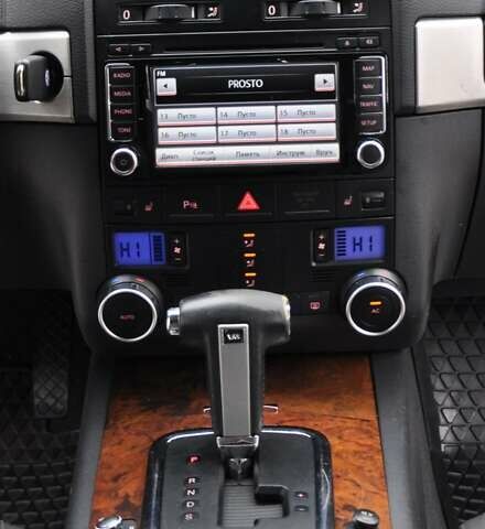 Черный Фольксваген Туарег, объемом двигателя 3 л и пробегом 335 тыс. км за 9803 $, фото 32 на Automoto.ua