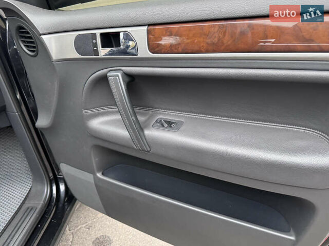 Черный Фольксваген Туарег, объемом двигателя 2.97 л и пробегом 294 тыс. км за 10508 $, фото 18 на Automoto.ua