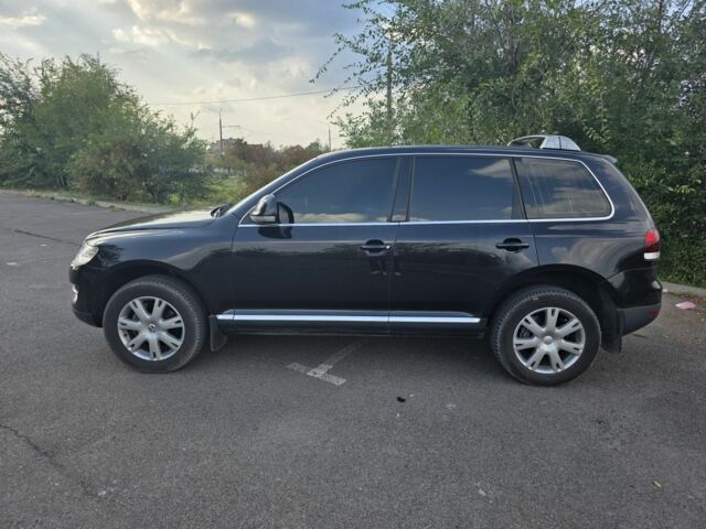 Чорний Фольксваген Туарег, об'ємом двигуна 3 л та пробігом 217 тис. км за 9000 $, фото 4 на Automoto.ua