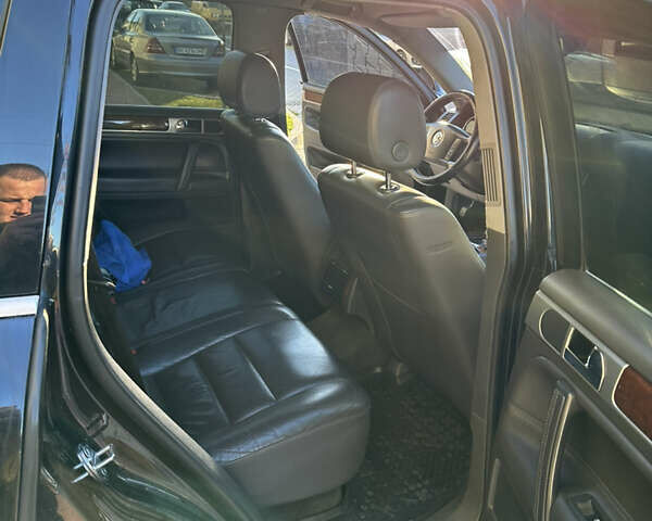 Чорний Фольксваген Туарег, об'ємом двигуна 3 л та пробігом 380 тис. км за 10500 $, фото 6 на Automoto.ua