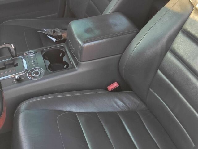 Черный Фольксваген Туарег, объемом двигателя 3 л и пробегом 290 тыс. км за 12300 $, фото 18 на Automoto.ua