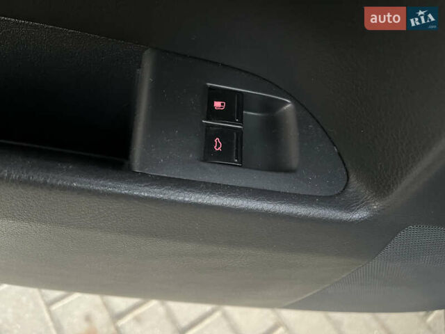 Черный Фольксваген Туарег, объемом двигателя 3 л и пробегом 230 тыс. км за 10200 $, фото 33 на Automoto.ua