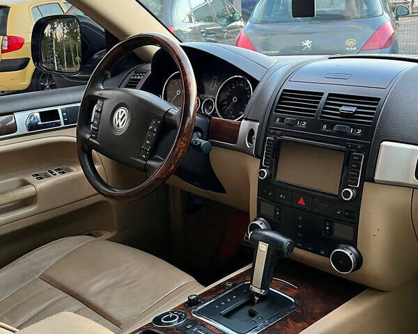 Черный Фольксваген Туарег, объемом двигателя 4.92 л и пробегом 340 тыс. км за 11000 $, фото 12 на Automoto.ua