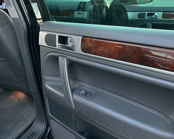 Черный Фольксваген Туарег, объемом двигателя 3 л и пробегом 230 тыс. км за 10200 $, фото 12 на Automoto.ua