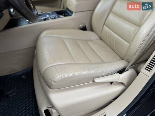 Черный Фольксваген Туарег, объемом двигателя 3 л и пробегом 333 тыс. км за 9950 $, фото 21 на Automoto.ua