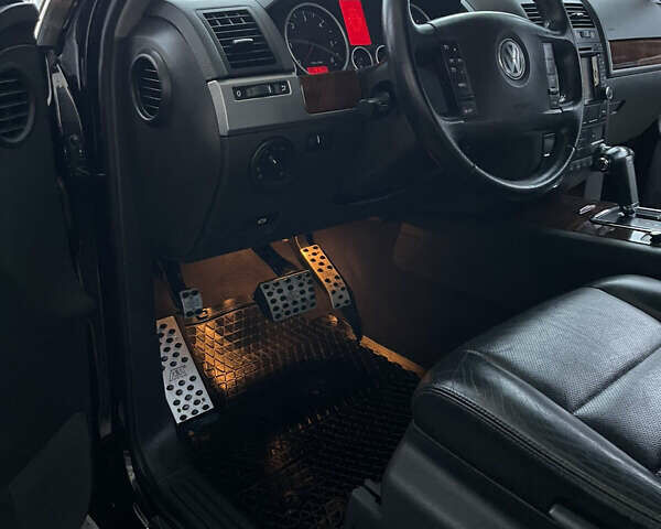 Чорний Фольксваген Туарег, об'ємом двигуна 3 л та пробігом 185 тис. км за 14500 $, фото 15 на Automoto.ua