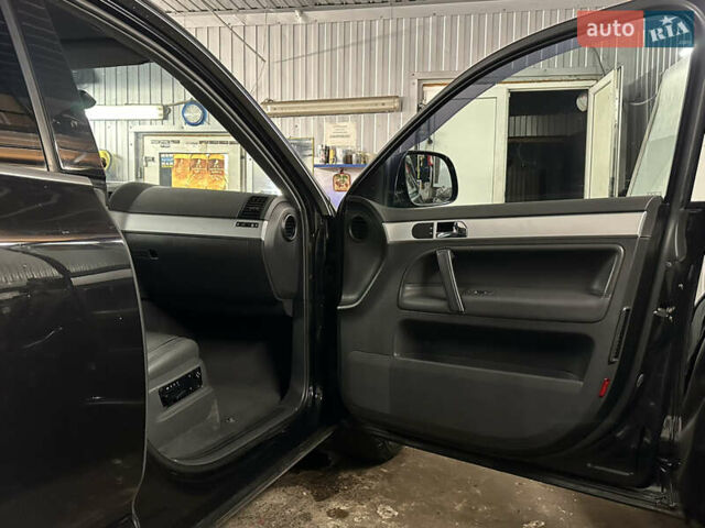 Черный Фольксваген Туарег, объемом двигателя 3 л и пробегом 351 тыс. км за 13500 $, фото 4 на Automoto.ua