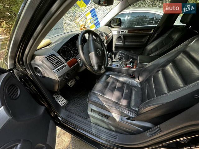 Черный Фольксваген Туарег, объемом двигателя 3.58 л и пробегом 300 тыс. км за 8000 $, фото 5 на Automoto.ua