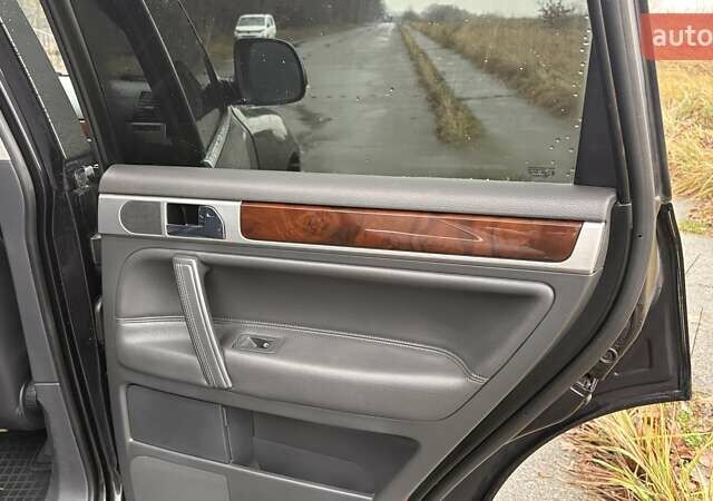 Черный Фольксваген Туарег, объемом двигателя 3 л и пробегом 239 тыс. км за 10300 $, фото 15 на Automoto.ua