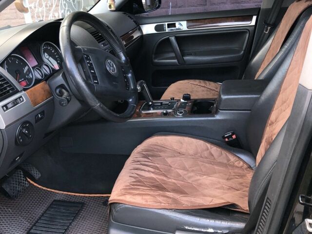 Черный Фольксваген Туарег, объемом двигателя 2.5 л и пробегом 370 тыс. км за 8000 $, фото 6 на Automoto.ua