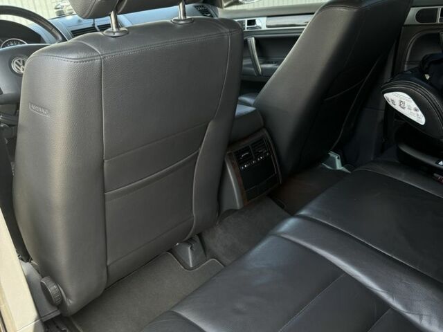 Фольксваген Туарег 2007 в Малине на Automoto.ua Черный Фольксваген Туарег, объемом двигателя 3 л и пробегом 280 тыс. км за 12000 $, фото 12 на Automoto.ua