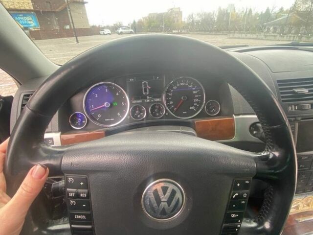 Чорний Фольксваген Туарег, об'ємом двигуна 3 л та пробігом 207 тис. км за 12000 $, фото 6 на Automoto.ua