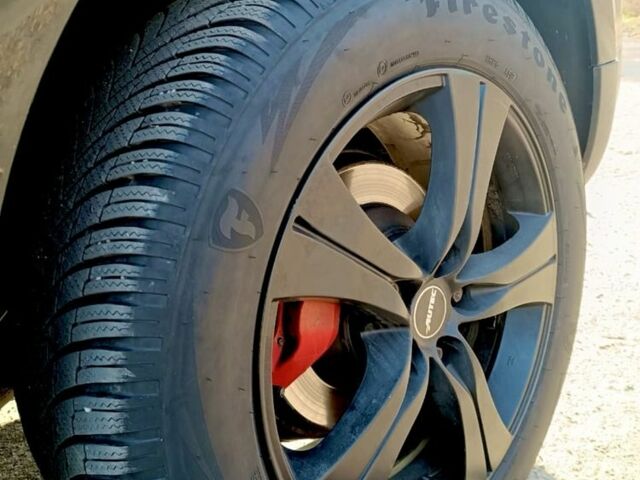 Черный Фольксваген Туарег, объемом двигателя 3 л и пробегом 332 тыс. км за 7048 $, фото 2 на Automoto.ua