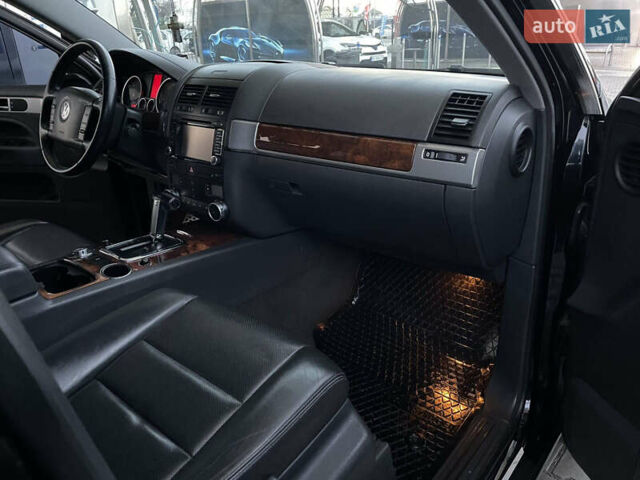 Чорний Фольксваген Туарег, об'ємом двигуна 3 л та пробігом 185 тис. км за 14500 $, фото 14 на Automoto.ua