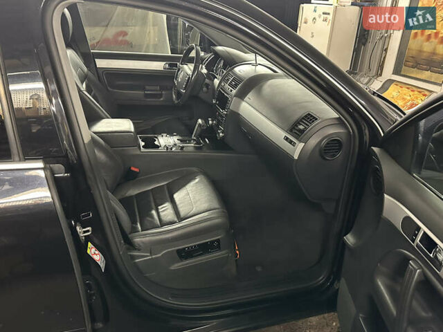 Черный Фольксваген Туарег, объемом двигателя 3 л и пробегом 351 тыс. км за 13500 $, фото 6 на Automoto.ua