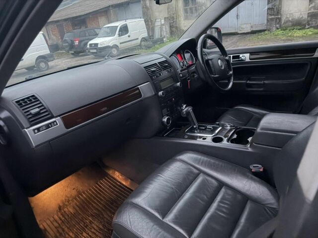 Черный Фольксваген Туарег, объемом двигателя 3 л и пробегом 277 тыс. км за 4300 $, фото 7 на Automoto.ua