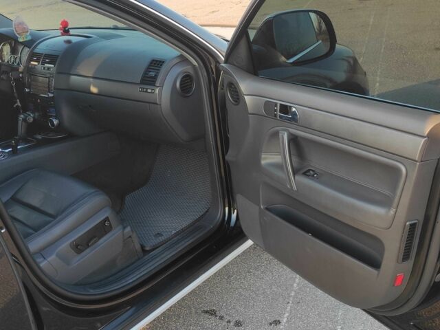 Черный Фольксваген Туарег, объемом двигателя 3 л и пробегом 290 тыс. км за 12300 $, фото 11 на Automoto.ua