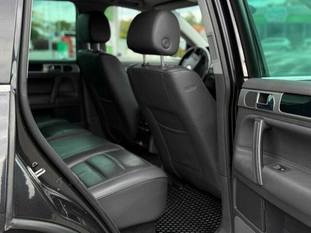 Чорний Фольксваген Туарег, об'ємом двигуна 3 л та пробігом 387 тис. км за 7300 $, фото 6 на Automoto.ua