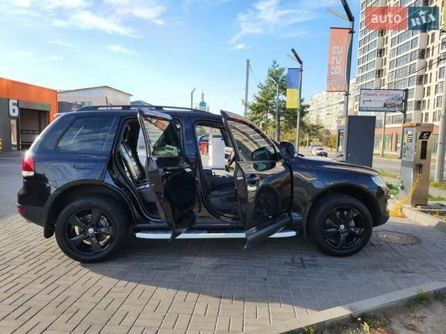 Черный Фольксваген Туарег, объемом двигателя 3 л и пробегом 275 тыс. км за 9500 $, фото 1 на Automoto.ua