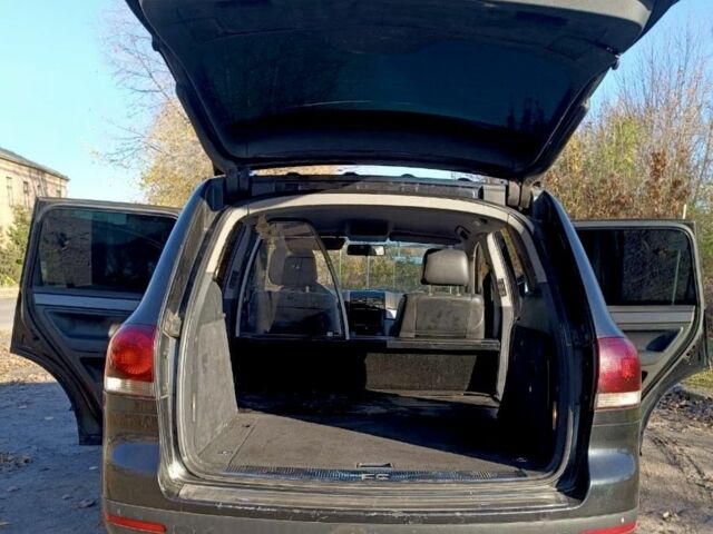 Черный Фольксваген Туарег, объемом двигателя 3 л и пробегом 332 тыс. км за 7048 $, фото 5 на Automoto.ua