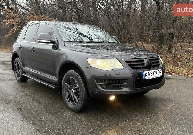 Черный Фольксваген Туарег, объемом двигателя 3 л и пробегом 239 тыс. км за 10300 $, фото 2 на Automoto.ua