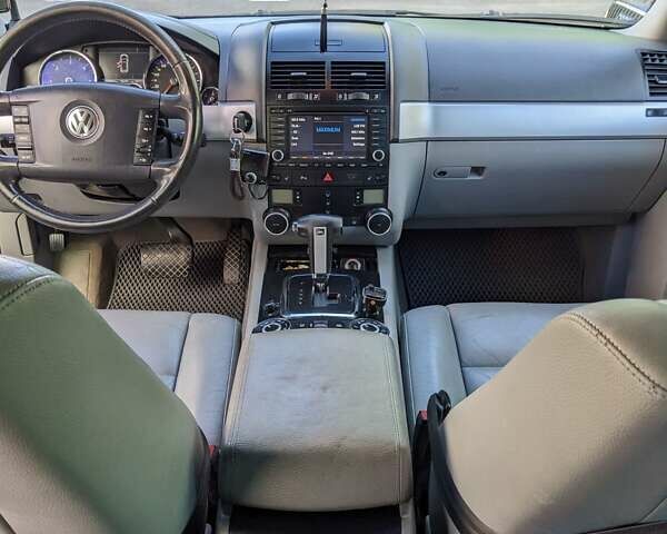 Чорний Фольксваген Туарег, об'ємом двигуна 2.97 л та пробігом 319 тис. км за 10600 $, фото 16 на Automoto.ua