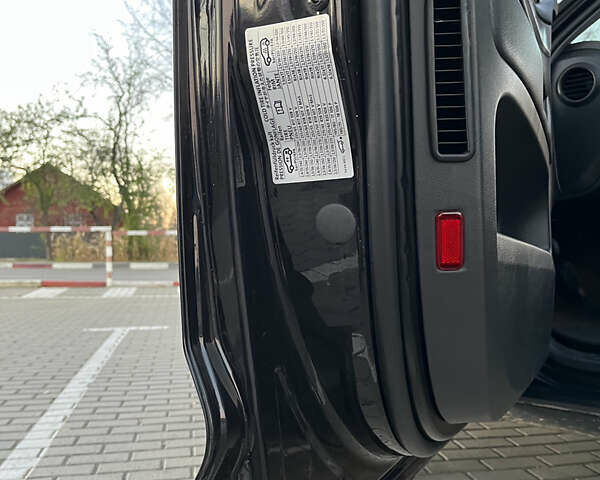 Черный Фольксваген Туарег, объемом двигателя 3 л и пробегом 230 тыс. км за 10200 $, фото 38 на Automoto.ua